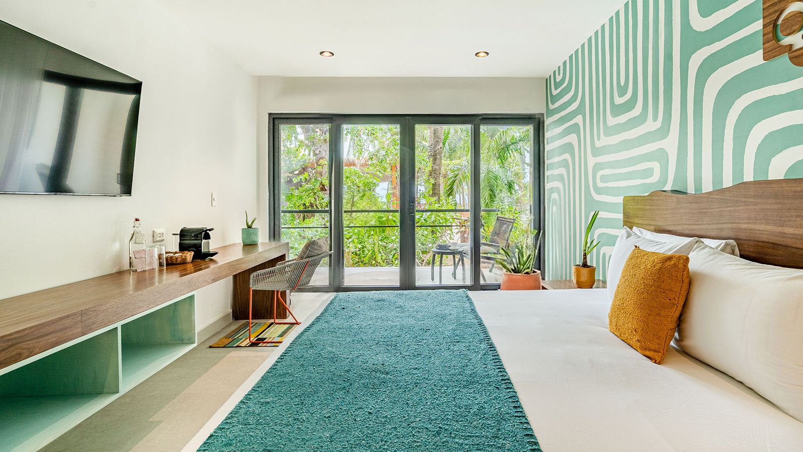 Habitación en la selva rodeada de vegetación
