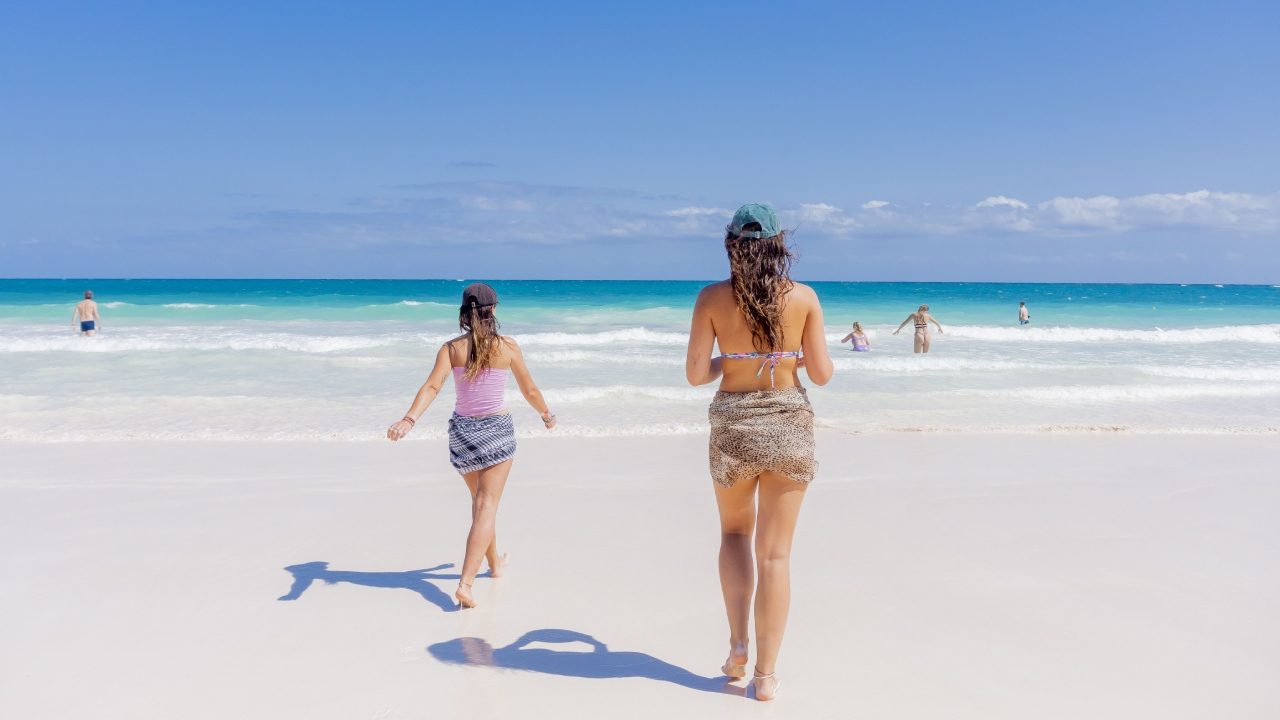 Explore-freely-and-travel-safely-with-World-Nomads
