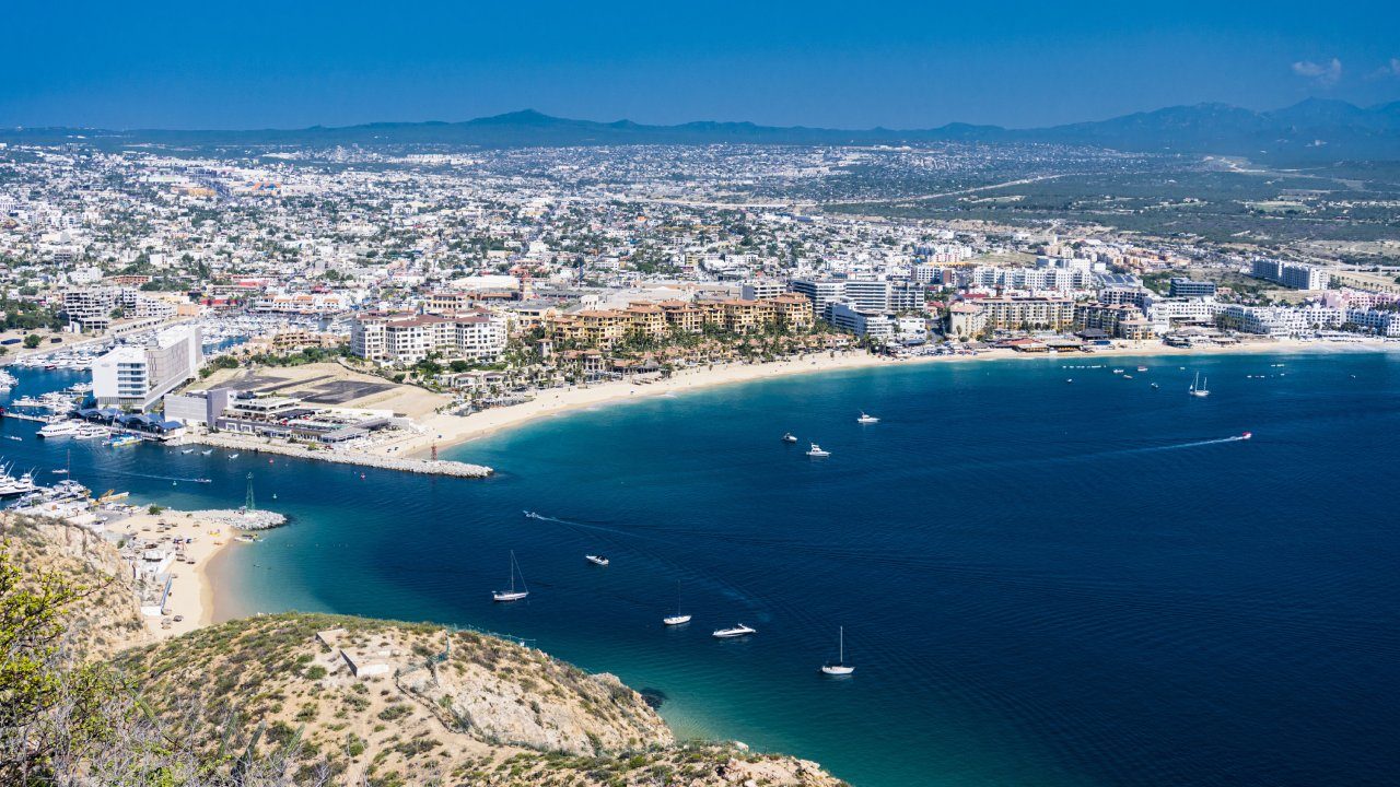 Stay-in-Los-Cabos-and-explore-its-surroundings