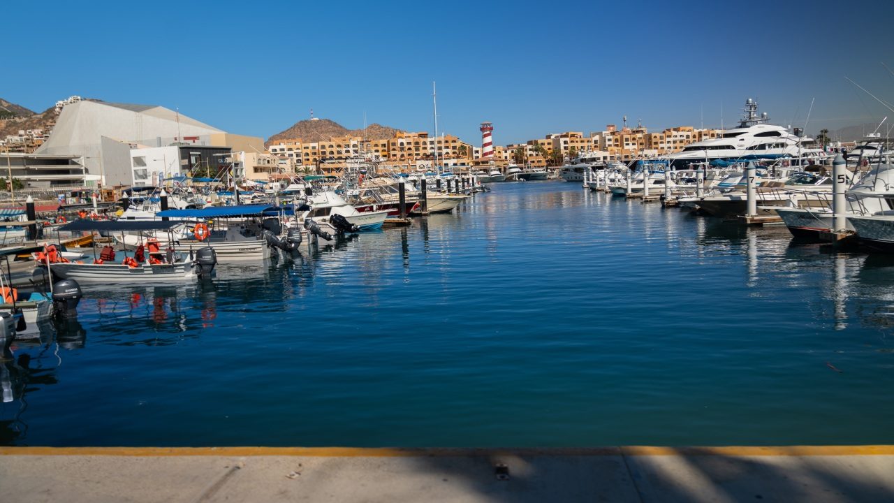 Stay-in-Los-Cabos-and-explore-its-surroundings