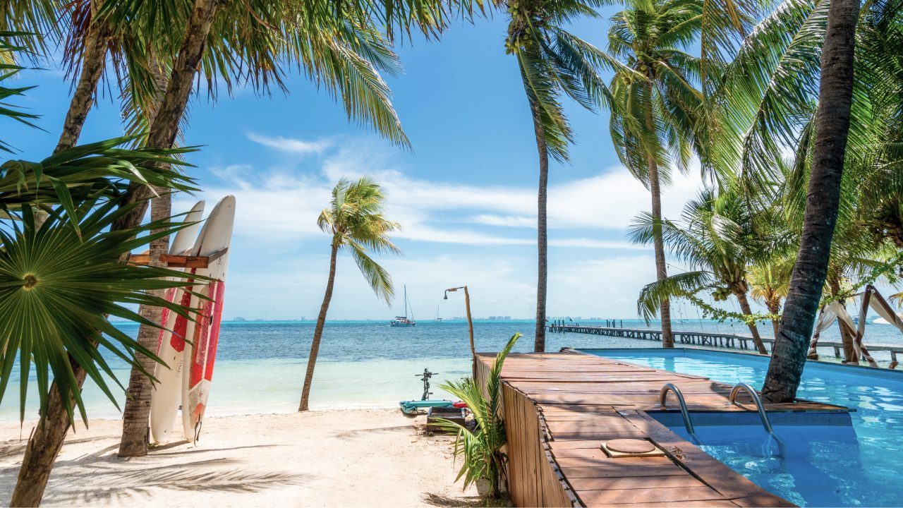Stay-by-the-sea-in-Isla-Mujeres-and-discover-paradise