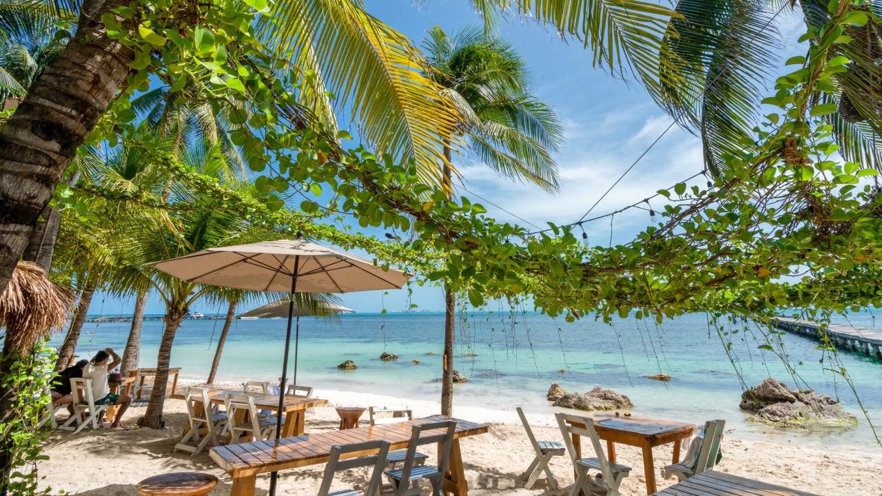 Stay-by-the-sea-in-Isla-Mujeres-and-discover-paradise