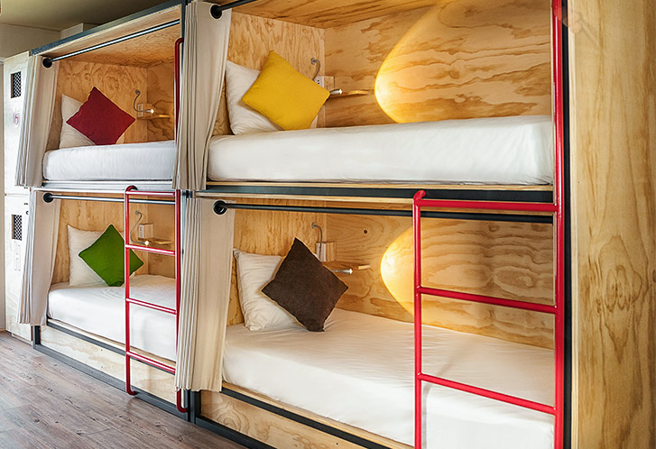 Cama en dormitorio femenil de 10 camas — foto 1