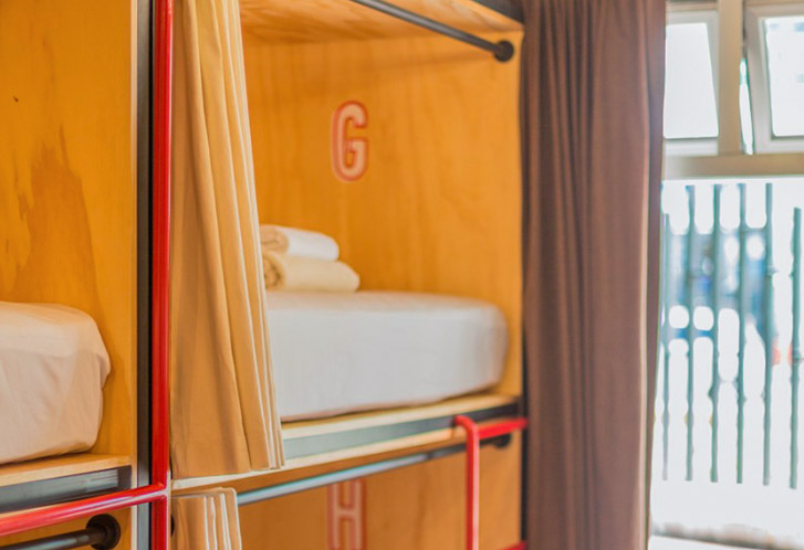 Cama en dormitorio femenil de 10 camas — foto 2