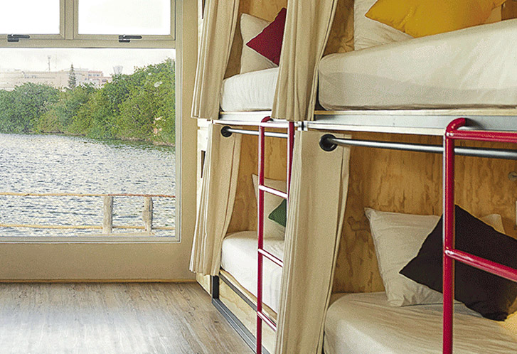 Cama en dormitorio femenil de 12 camas — foto 1