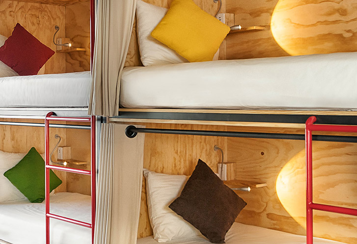 Cama en dormitorio mixto de 12 camas — foto 1