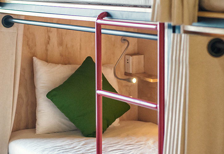 Cama en dormitorio mixto de 12 camas — foto 2