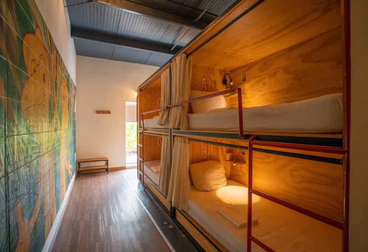 Cama en dormitorio mixto de 12 camas — foto 4