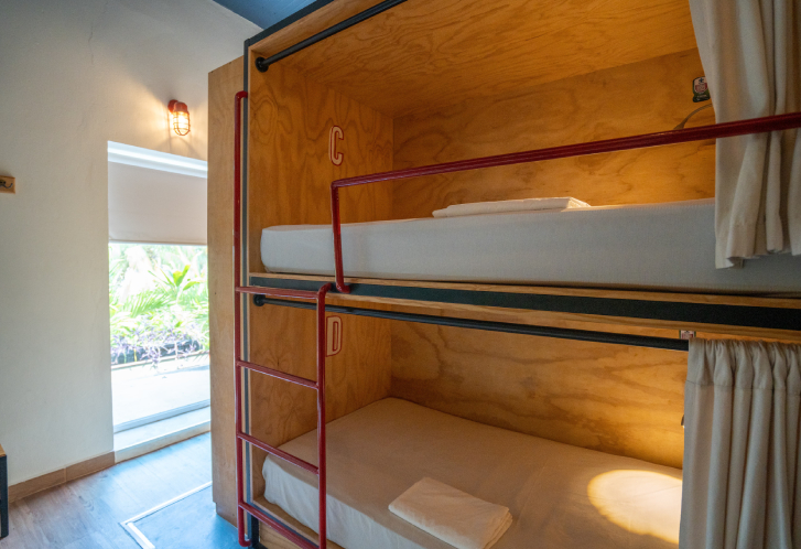 Cama en dormitorio mixto de 12 camas — foto 5