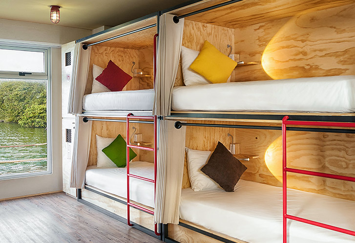 Cama en dormitorio mixto de 6 camas — foto 1