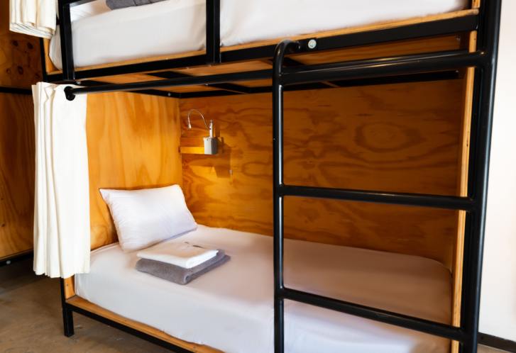 Dormitorio mixto de 12 camas — foto 1