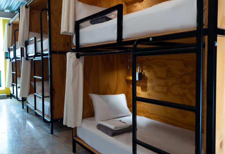 Dormitorio mixto de 12 camas — foto 2