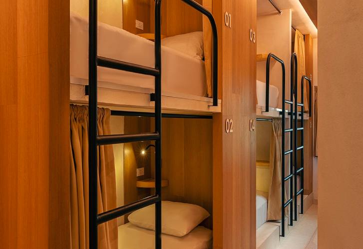 Cama en dormitorio femenil de 12 camas — foto 2