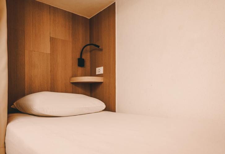Cama en dormitorio mixto de 12 camas — foto 3