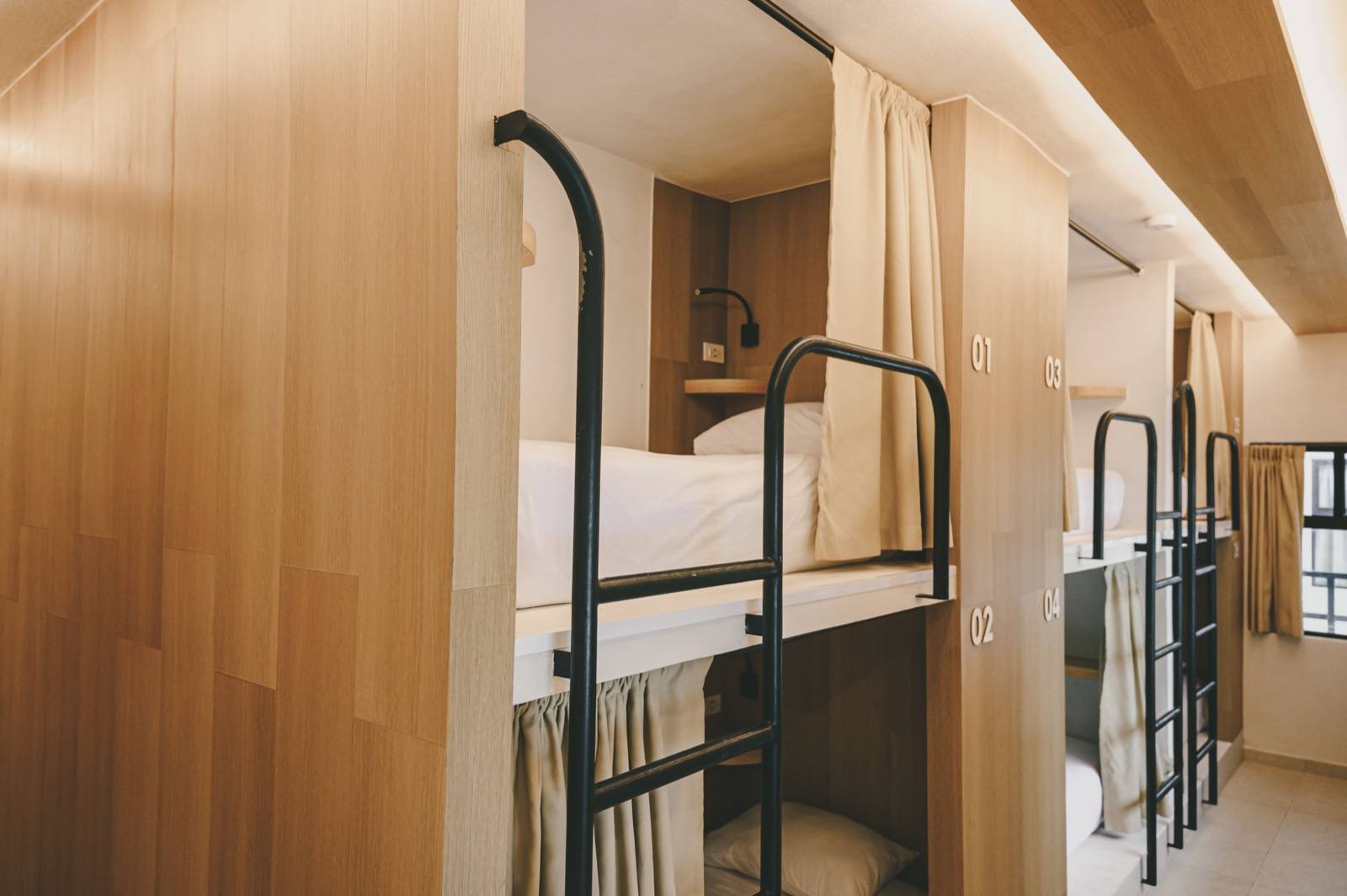 Cama en dormitorio mixto de 12 camas — foto 4
