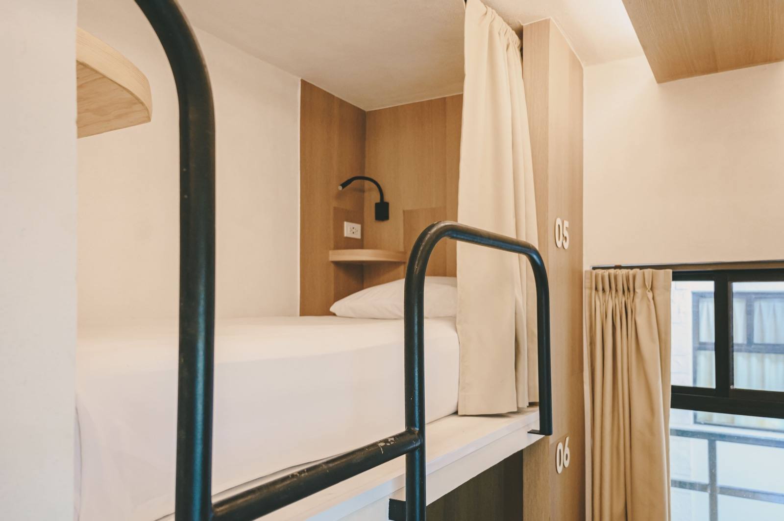 Cama en dormitorio mixto de 12 camas — foto 5