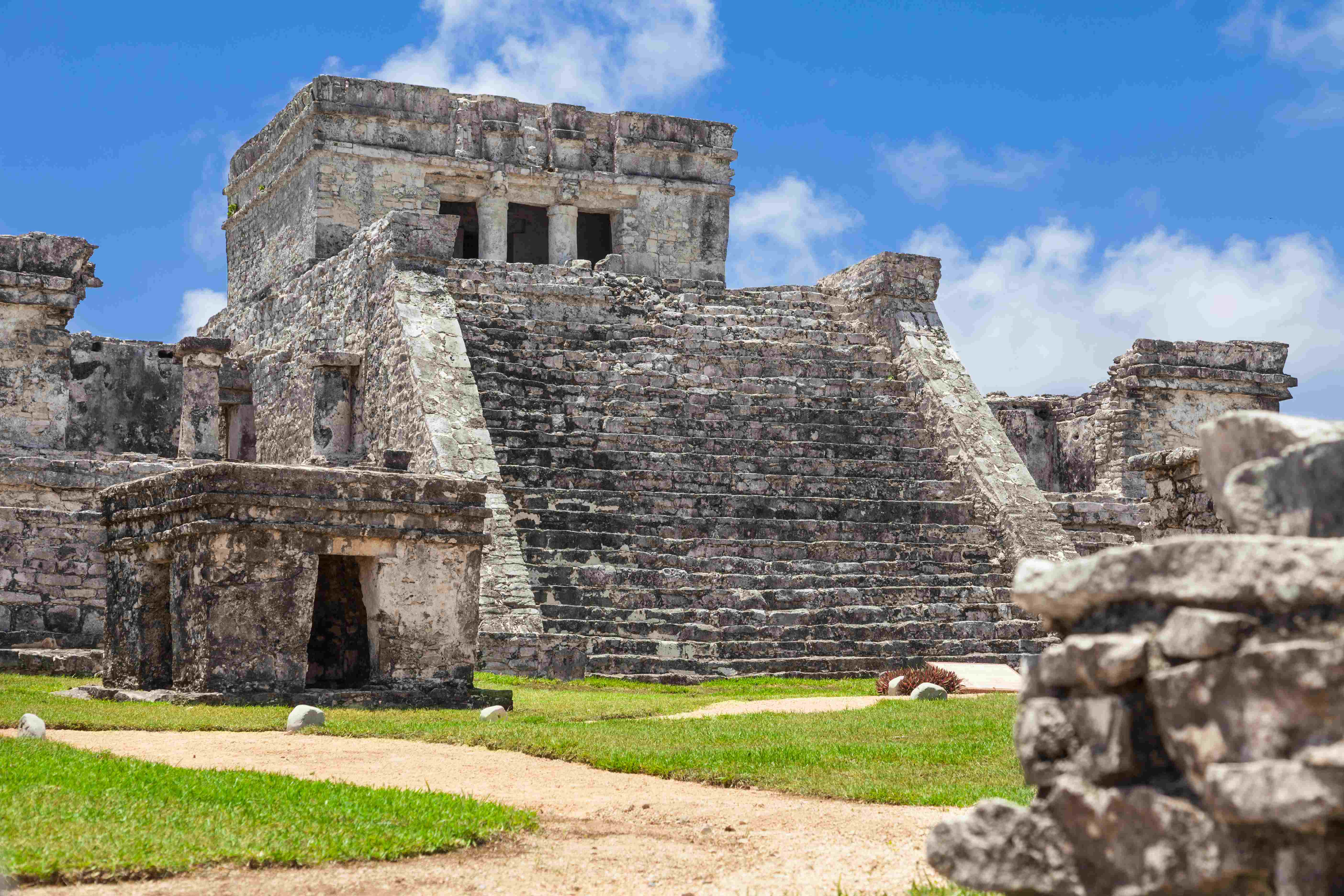 Archeological Tulum - Ruins Mayan - Tulum - Mayanmonkey - Tulum