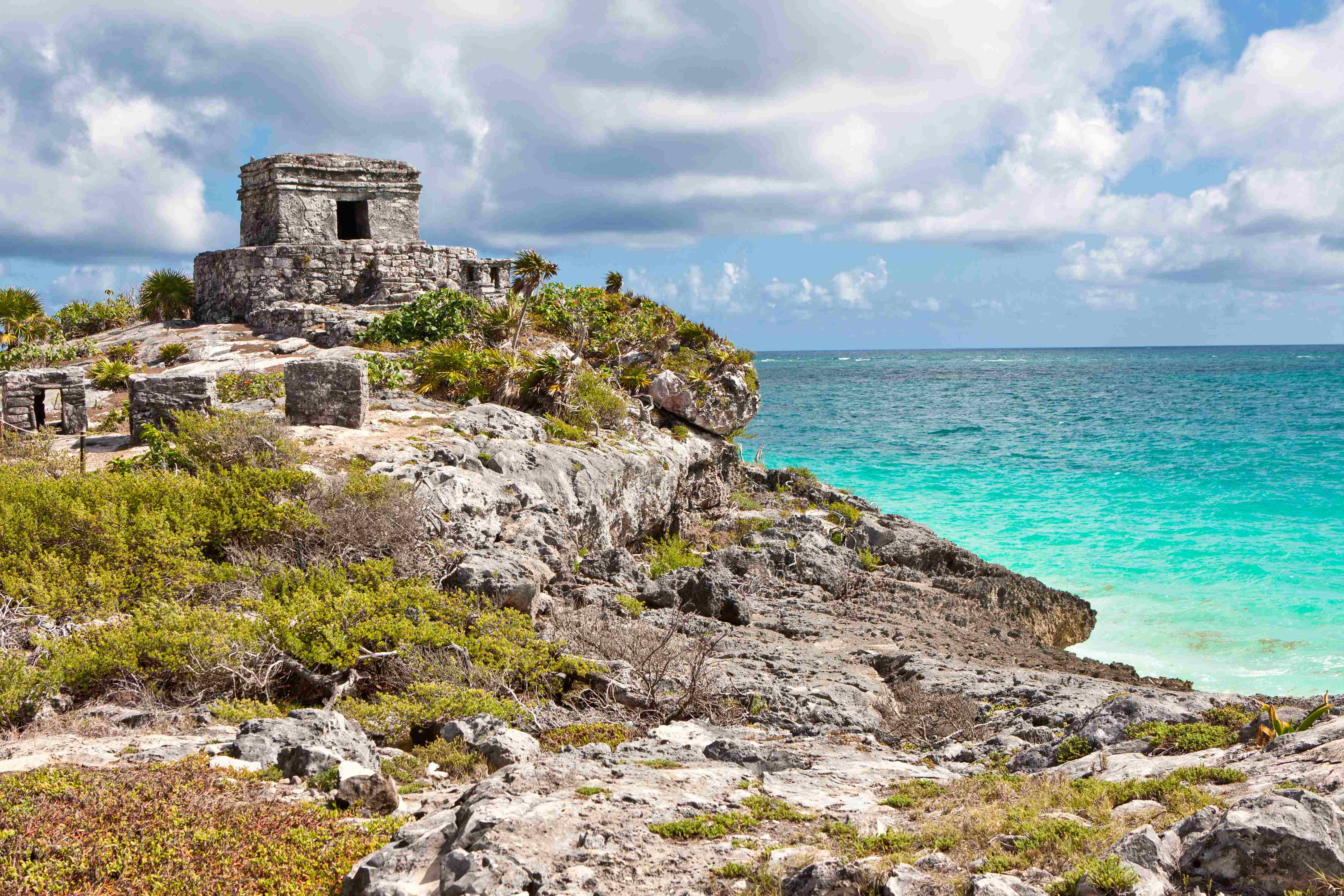 Archeological Tulum - Ruins Mayan - Tulum - Mayanmonkey - Tulum