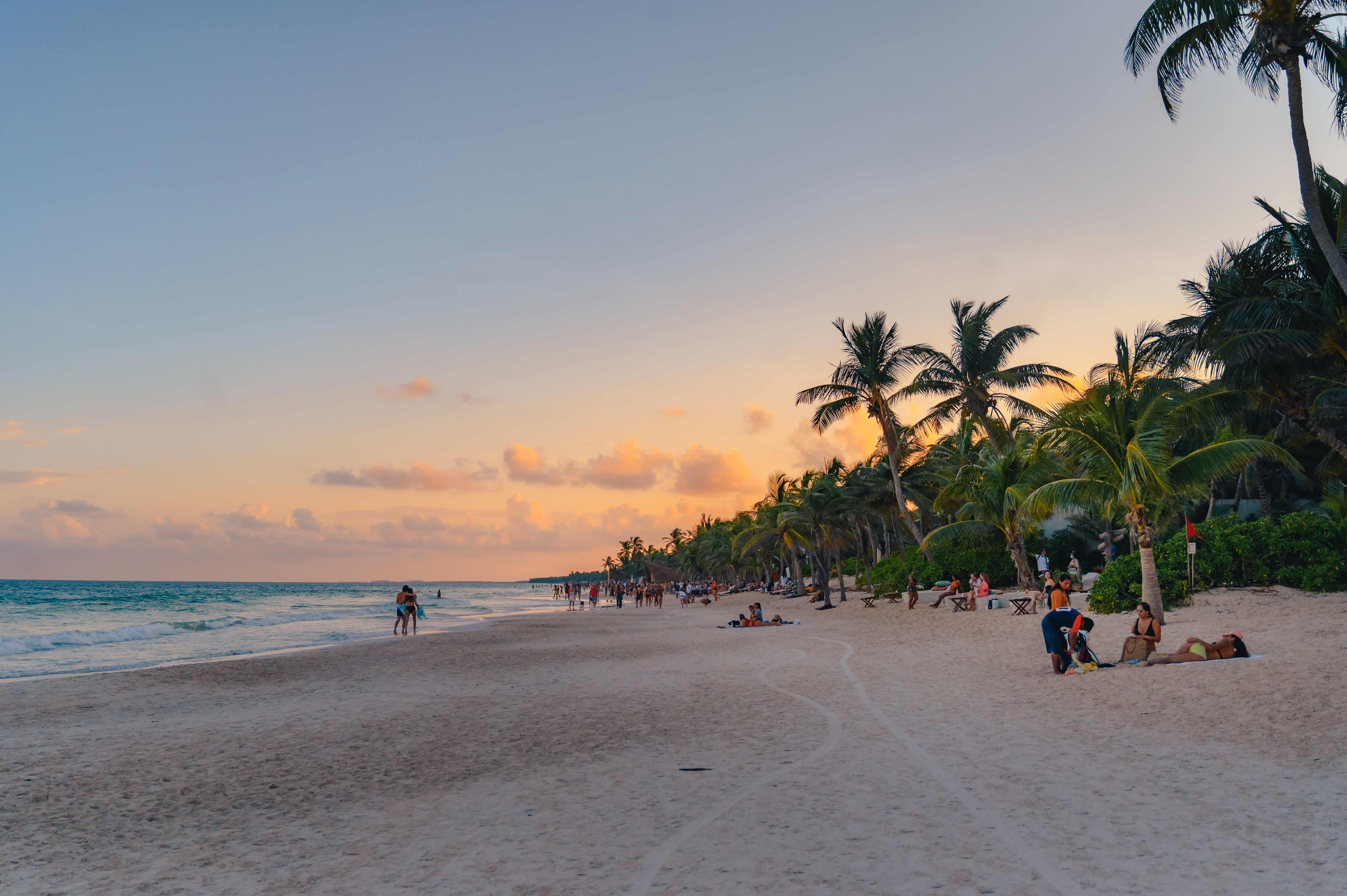 Beach picnic, picnic, beach, friends, snacks, music, food, foodie, eco friendly, cancun, tulum, los cabos, photography, photo, pictures, evening, beach plan, must, tips, hacks, pro