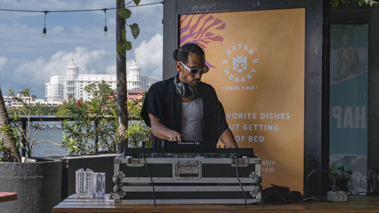 DJ SET
